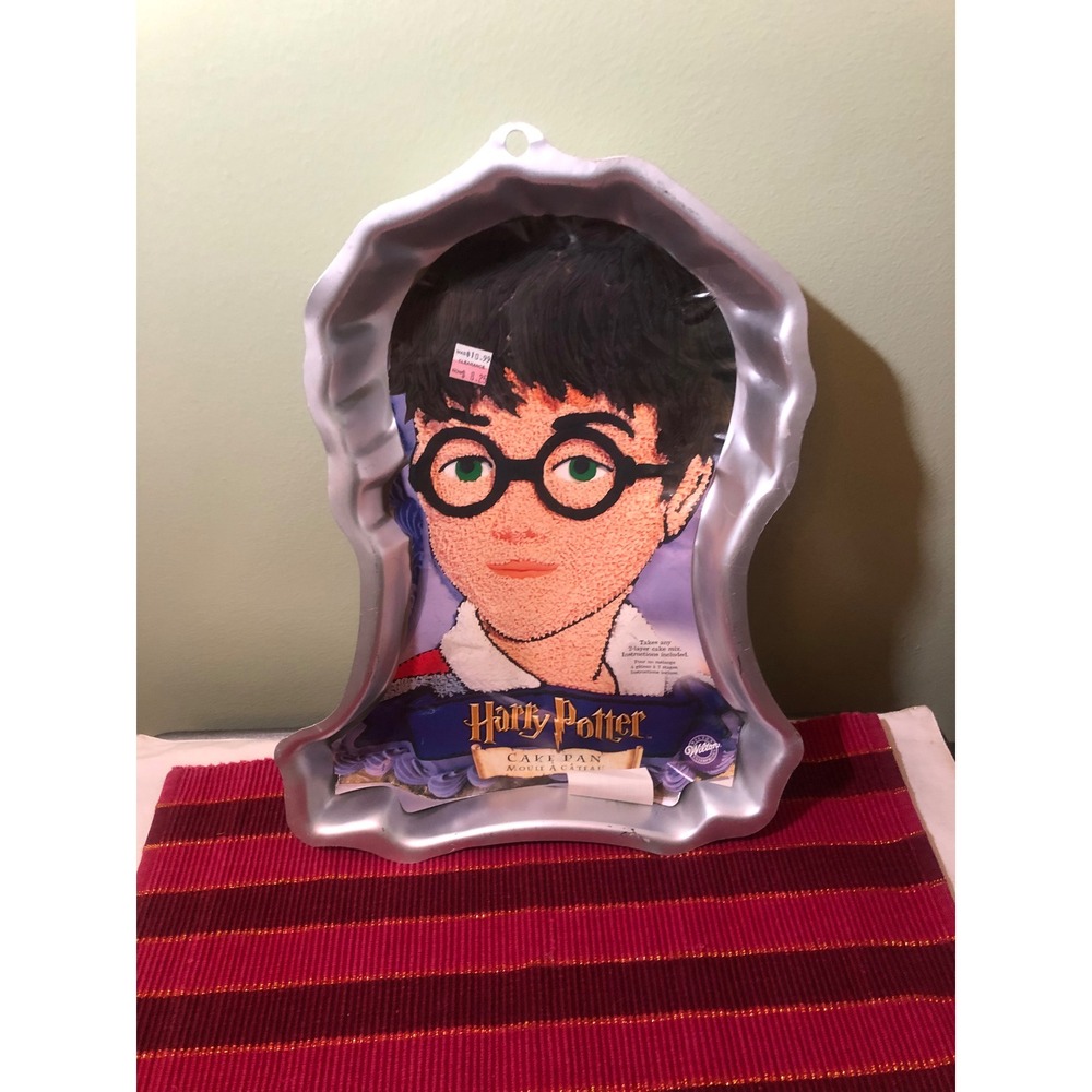 Wilton Harry Potter Cake Pan Aluminum Shaped Baking Mold 2105-5000 Vintage